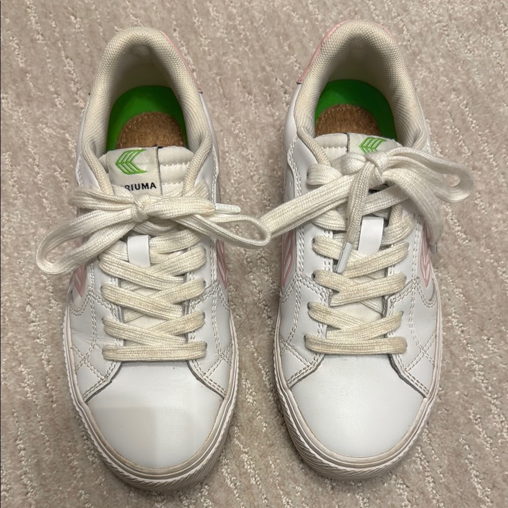 Cariuma White and Green Sneakers